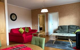 Large, Comfortable, Quiet - Luxury Apartment Minutes From Old Town
